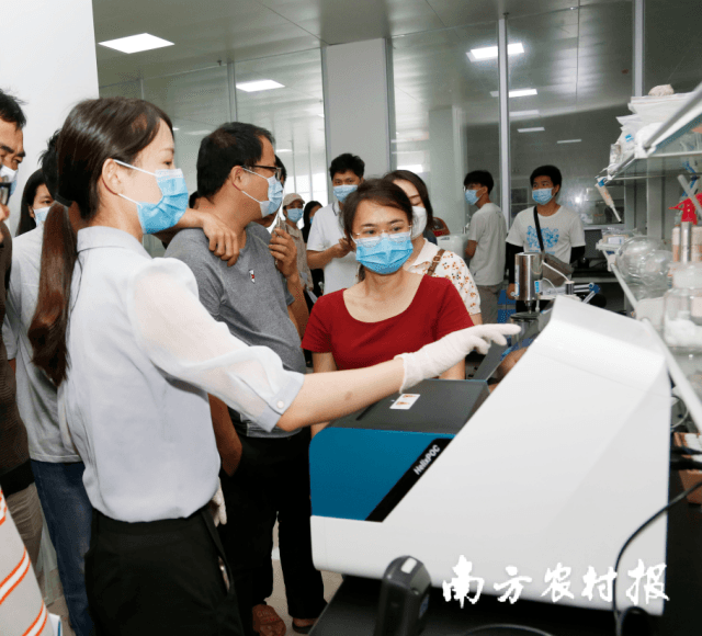 電白區(qū)水產(chǎn)病害核酸快速檢測新設(shè)備操作技術(shù)培訓(xùn)活動(dòng)現(xiàn)場